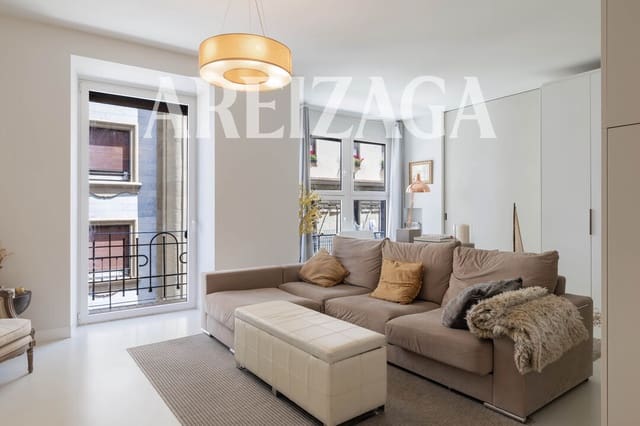 Piso de 2 habitaciones en Donostia-San Sebastián en venta - 1.200.000 € (Ref: 9953581)