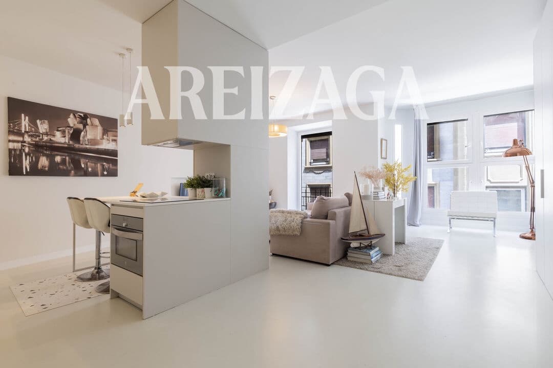 Piso de 2 habitaciones en Donostia-San Sebastián en venta - 1.200.000 € (Ref: 9953581)