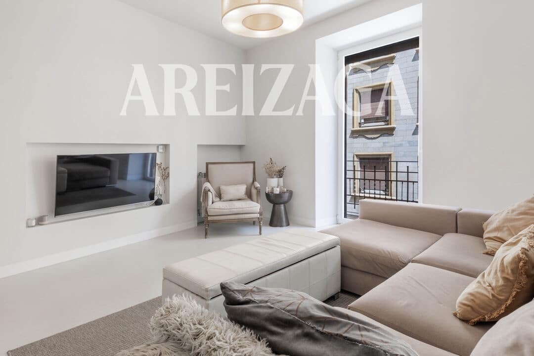 Piso de 2 habitaciones en Donostia-San Sebastián en venta - 1.200.000 € (Ref: 9953581)