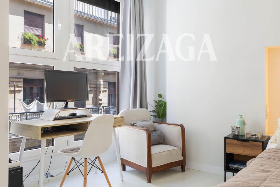 Piso de 2 habitaciones en Donostia-San Sebastián en venta - 1.200.000 € (Ref: 9953581)