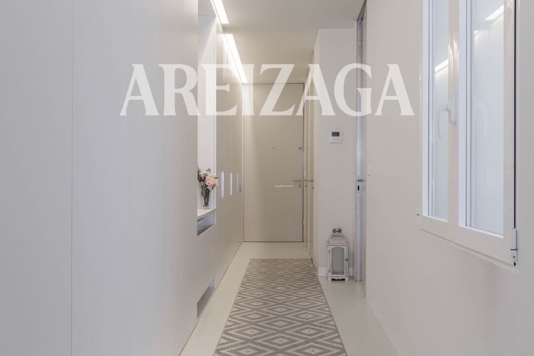 Piso de 2 habitaciones en Donostia-San Sebastián en venta - 1.200.000 € (Ref: 9953581)