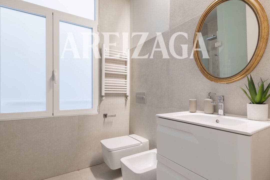 Piso de 2 habitaciones en Donostia-San Sebastián en venta - 1.200.000 € (Ref: 9953581)