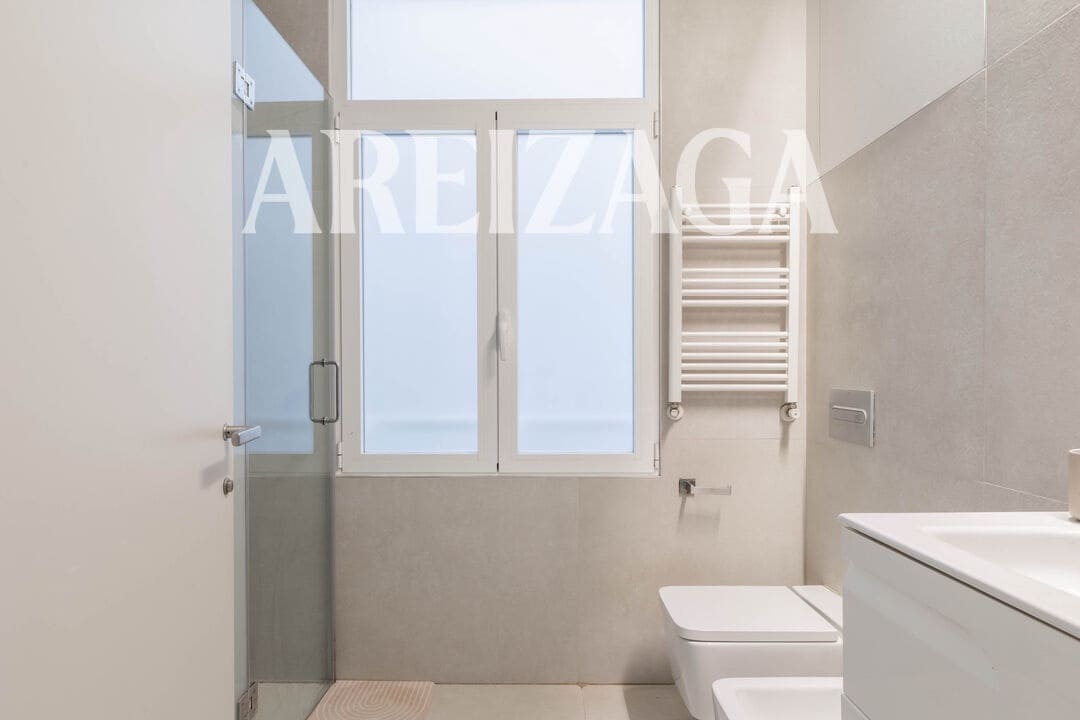 Piso de 2 habitaciones en Donostia-San Sebastián en venta - 1.200.000 € (Ref: 9953581)