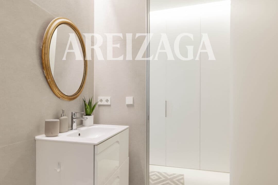 Piso de 2 habitaciones en Donostia-San Sebastián en venta - 1.200.000 € (Ref: 9953581)