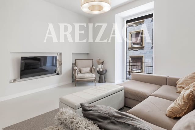 Piso de 2 habitaciones en Donostia-San Sebastián en venta - 1.200.000 € (Ref: 9953581)