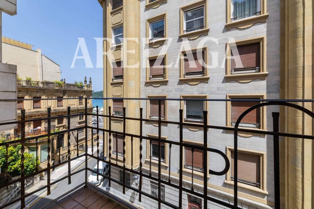 Piso de 2 habitaciones en Donostia-San Sebastián en venta - 1.200.000 € (Ref: 9953581)