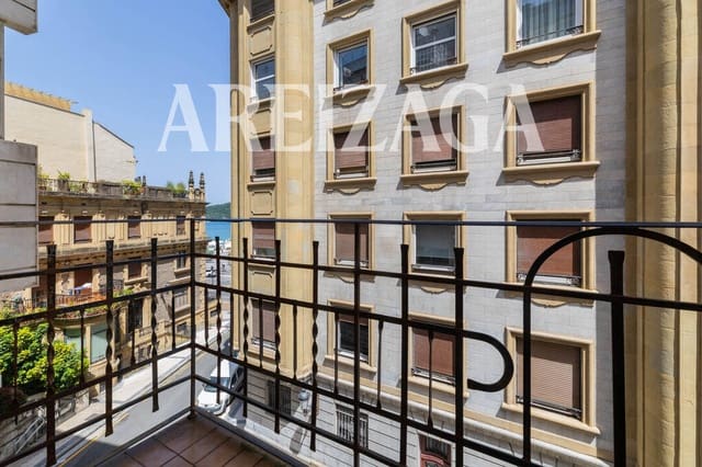 Piso de 2 habitaciones en Donostia-San Sebastián en venta - 1.200.000 € (Ref: 9953581)