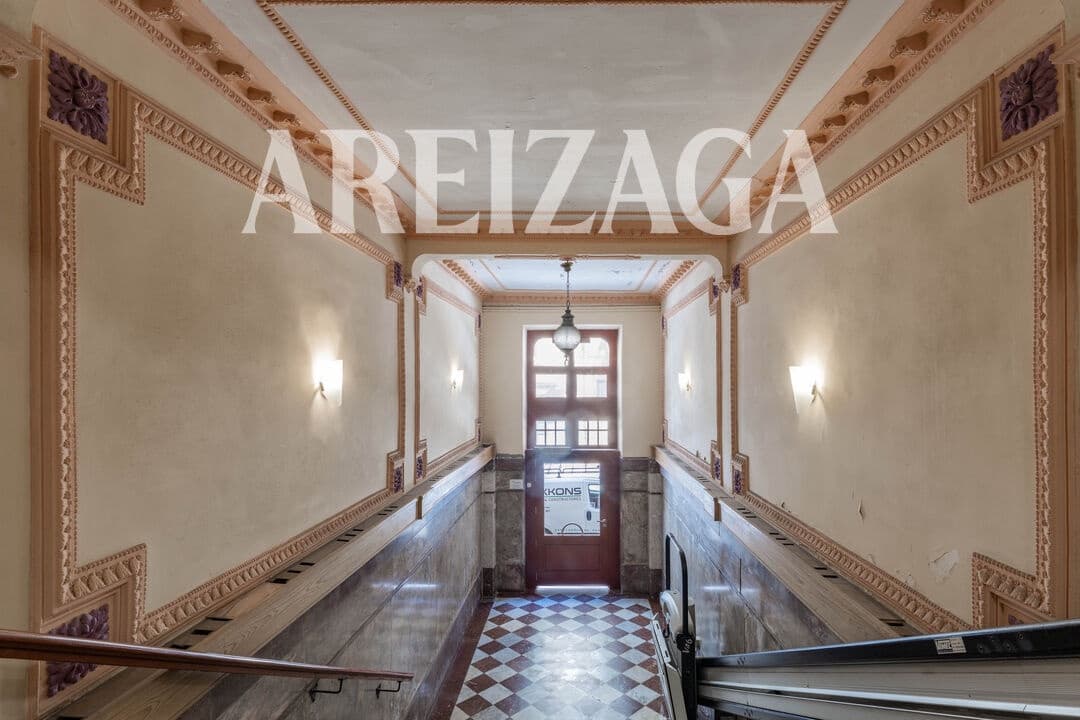 Piso de 2 habitaciones en Donostia-San Sebastián en venta - 1.200.000 € (Ref: 9953581)