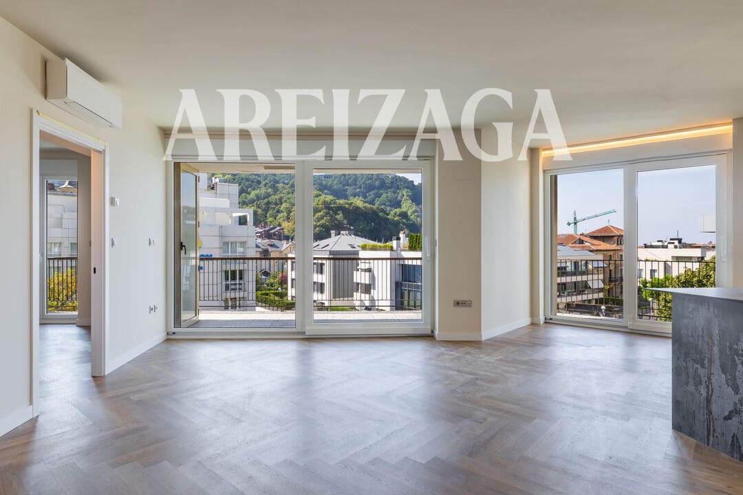 2 bedroom Flat for sale in Donostia-San Sebastian - € 1,450,000 (Ref: 9981556)