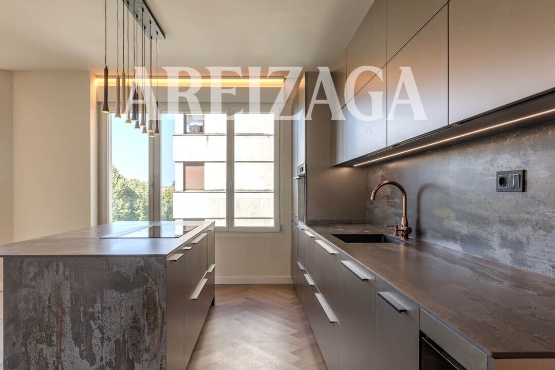 2 bedroom Flat for sale in Donostia-San Sebastian - € 1,450,000 (Ref: 9981556)