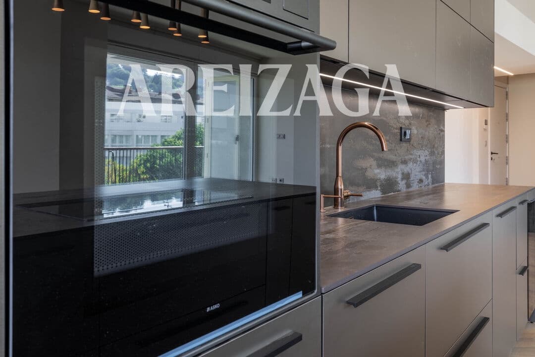 2 bedroom Flat for sale in Donostia-San Sebastian - € 1,450,000 (Ref: 9981556)