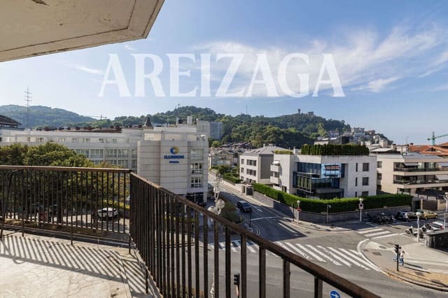 2 bedroom Flat for sale in Donostia-San Sebastián - € 1,450,000 (Ref: 9981556)