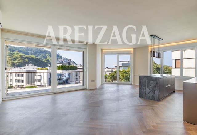 2 bedroom Flat for sale in Donostia-San Sebastián - € 1,450,000 (Ref: 9981556)