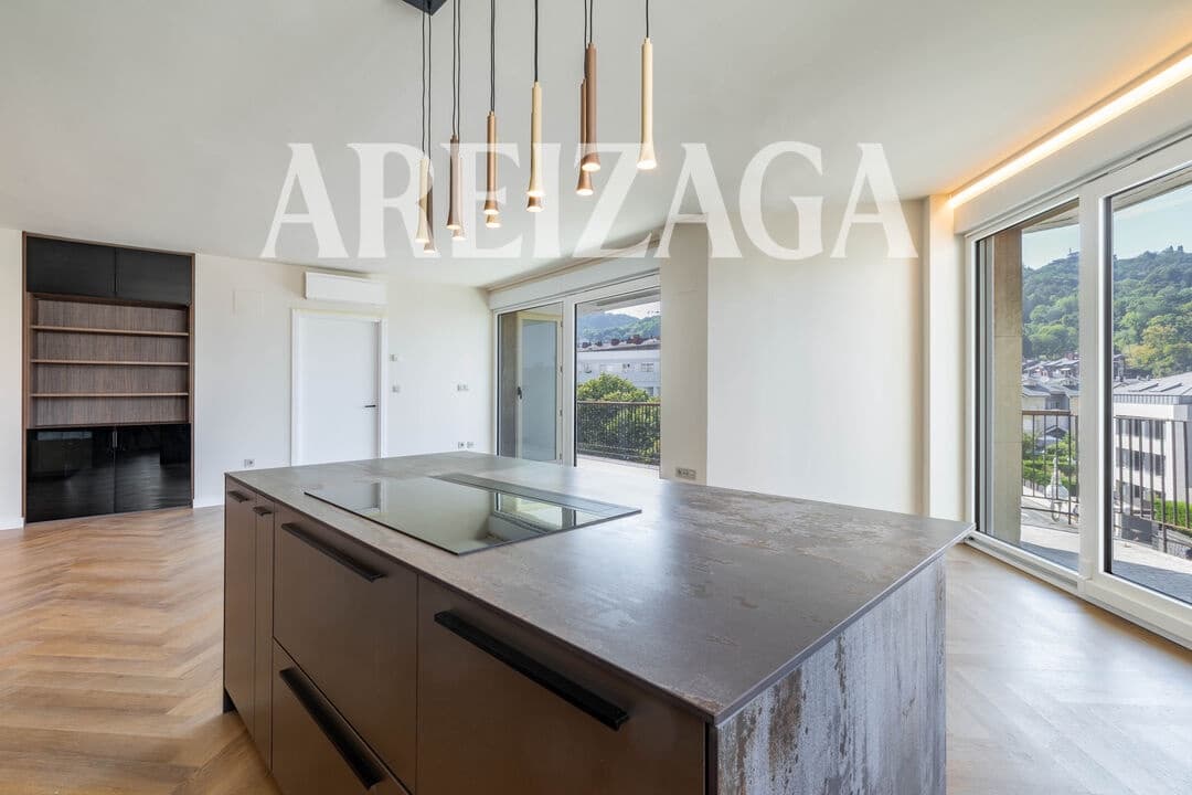 2 bedroom Flat for sale in Donostia-San Sebastian - € 1,450,000 (Ref: 9981556)