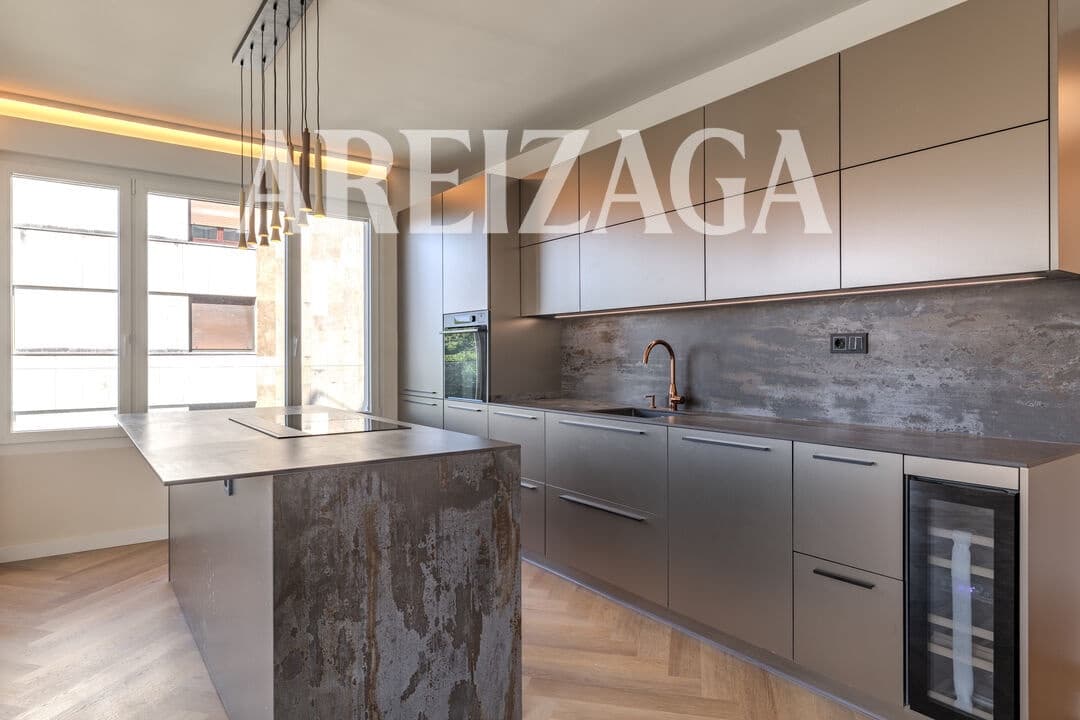 2 bedroom Flat for sale in Donostia-San Sebastian - € 1,450,000 (Ref: 9981556)