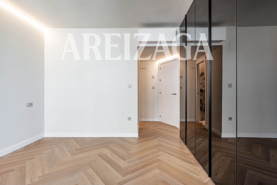 2 bedroom Flat for sale in Donostia-San Sebastian - € 1,450,000 (Ref: 9981556)