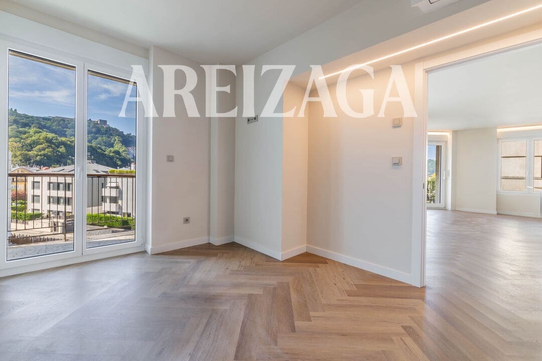 2 bedroom Flat for sale in Donostia-San Sebastian - € 1,450,000 (Ref: 9981556)