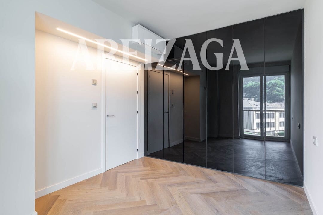 2 bedroom Flat for sale in Donostia-San Sebastian - € 1,450,000 (Ref: 9981556)