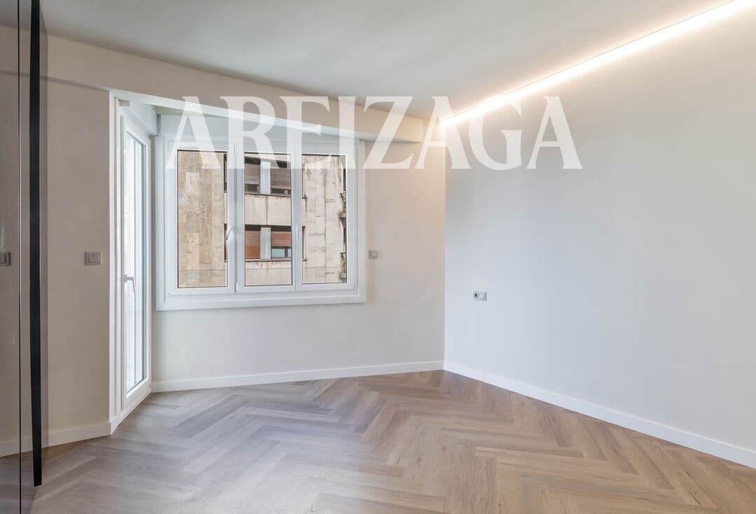 2 bedroom Flat for sale in Donostia-San Sebastian - € 1,450,000 (Ref: 9981556)