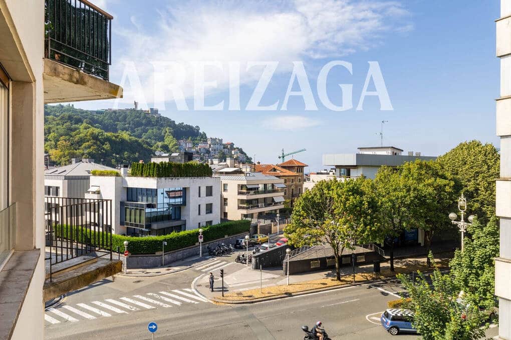 2 bedroom Flat for sale in Donostia-San Sebastian - € 1,450,000 (Ref: 9981556)