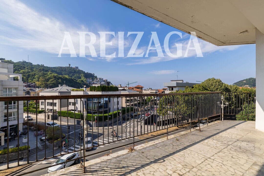 2 bedroom Flat for sale in Donostia-San Sebastian - € 1,450,000 (Ref: 9981556)