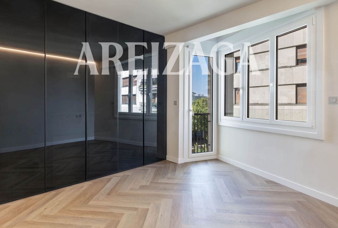 2 bedroom Flat for sale in Donostia-San Sebastian - € 1,450,000 (Ref: 9981556)