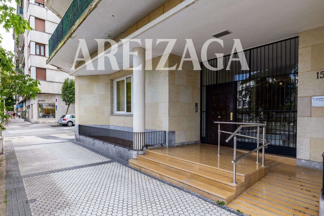 2 bedroom Flat for sale in Donostia-San Sebastian - € 1,450,000 (Ref: 9981556)