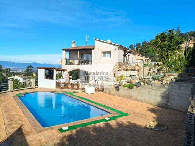 4 quarto Moradia para venda em Aiguaviva Parc, Vidreres com piscina garagem - 360 000 € (Ref: 10015211)