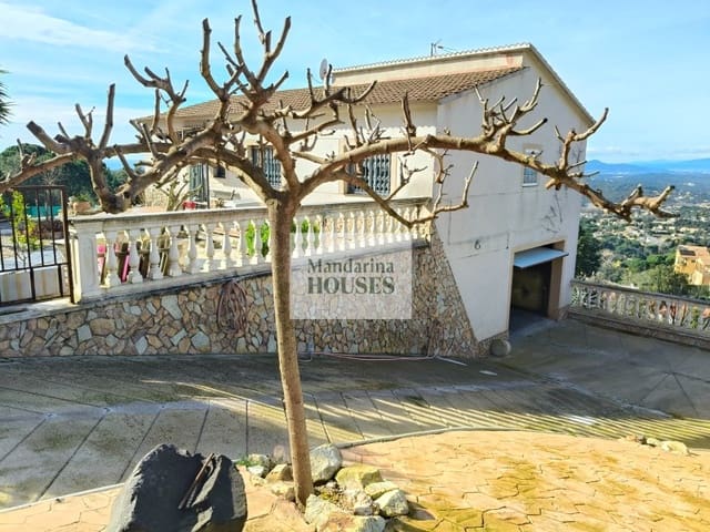 4 quarto Moradia para venda em Aiguaviva Parc, Vidreres com piscina garagem - 360 000 € (Ref: 10015211)