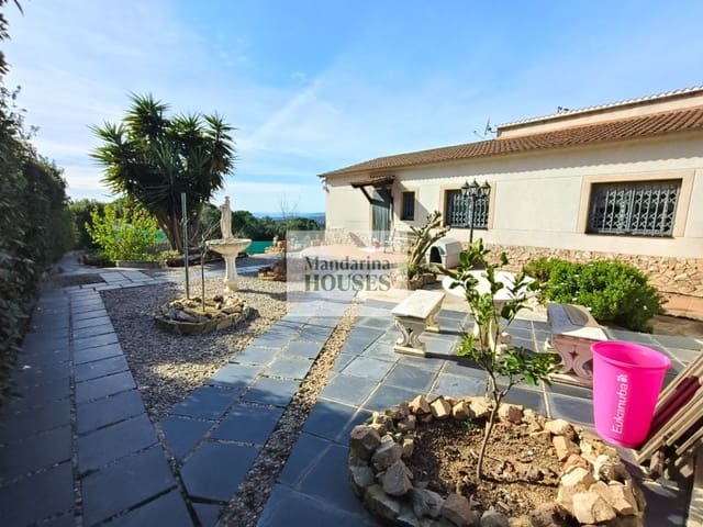 4 quarto Moradia para venda em Aiguaviva Parc, Vidreres com piscina garagem - 360 000 € (Ref: 10015211)