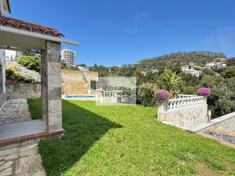 2 bedroom Villa for sale in Tossa de Mar with pool - € 350,000 (Ref: 10119025)