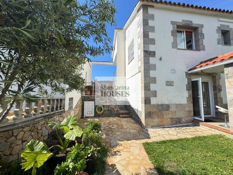2 bedroom Villa for sale in Tossa de Mar with pool - € 350,000 (Ref: 10119025)