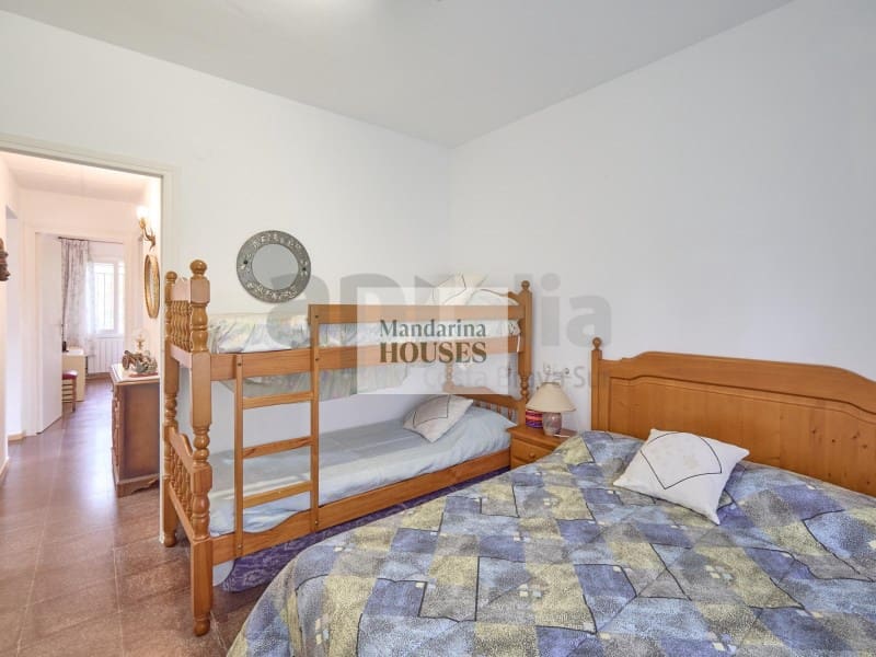 6 sovrum Villa till salu i Lloret de Mar med garage - 359 000 € (Ref: 10180402)