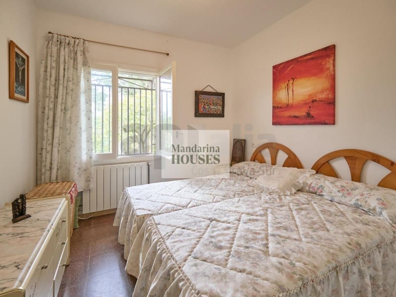 6 sovrum Villa till salu i Lloret de Mar med garage - 359 000 € (Ref: 10180402)