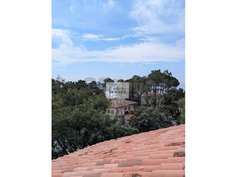 6 sovrum Villa till salu i Lloret de Mar med garage - 359 000 € (Ref: 10180402)