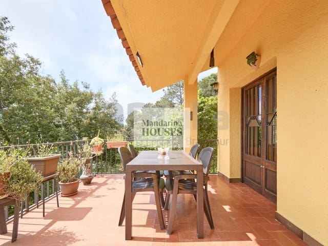 6 bedroom Villa for sale in Serra Brava, Lloret de Mar with garage - € 359,000 (Ref: 10180402)
