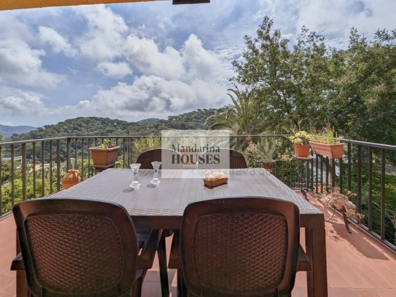 6 sovrum Villa till salu i Lloret de Mar med garage - 359 000 € (Ref: 10180402)