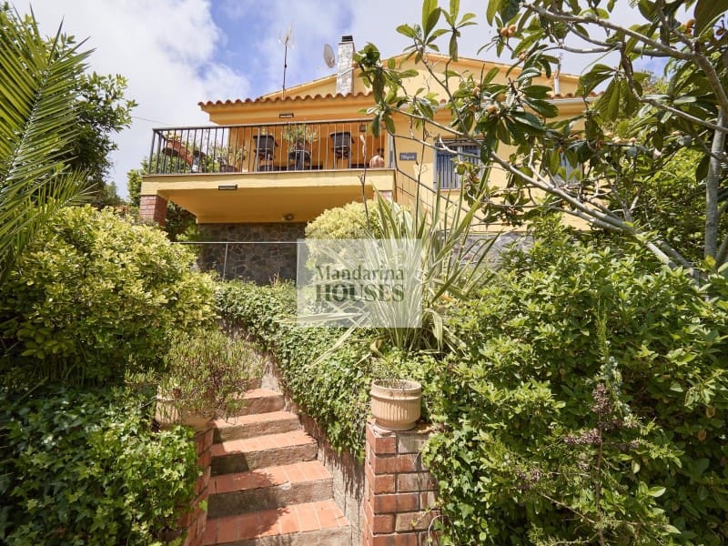 6 sovrum Villa till salu i Lloret de Mar med garage - 359 000 € (Ref: 10180402)
