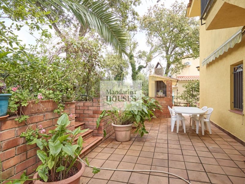 6 sovrum Villa till salu i Lloret de Mar med garage - 359 000 € (Ref: 10180402)