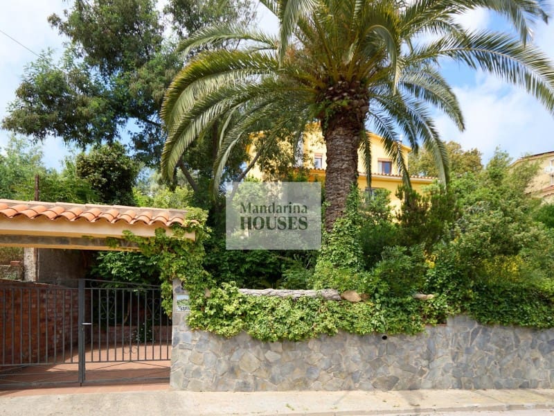 6 sovrum Villa till salu i Lloret de Mar med garage - 359 000 € (Ref: 10180402)