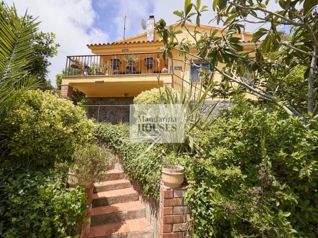 6 bedroom Villa for sale in Serra Brava, Lloret de Mar with garage - € 359,000 (Ref: 10180402)