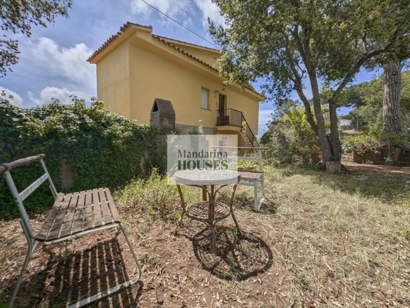 6 sovrum Villa till salu i Lloret de Mar med garage - 359 000 € (Ref: 10180402)