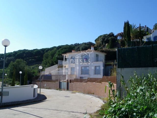 4 bedroom Villa for sale in Centre, Lloret de Mar - € 2,300,000 (Ref: 3419806)