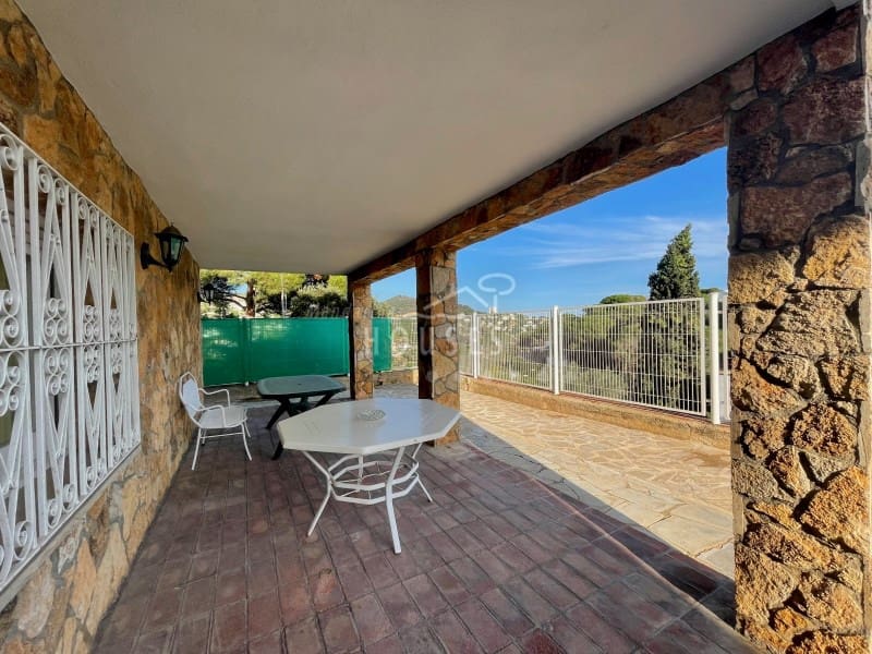 7 slaapkamer Villa te koop in Lloret de Mar met zwembad garage - € 490.000 (Ref: 3419860)