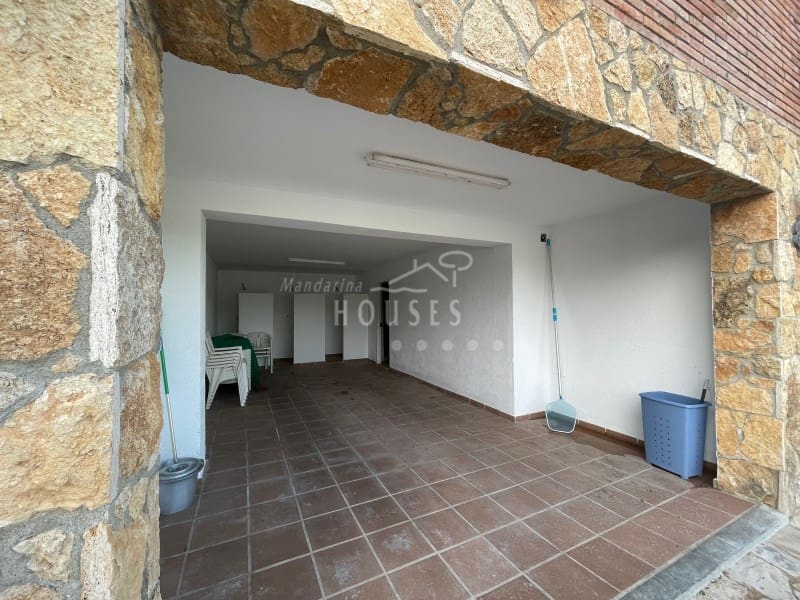 7 slaapkamer Villa te koop in Lloret de Mar met zwembad garage - € 490.000 (Ref: 3419860)