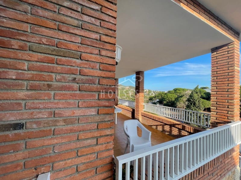 7 slaapkamer Villa te koop in Lloret de Mar met zwembad garage - € 490.000 (Ref: 3419860)
