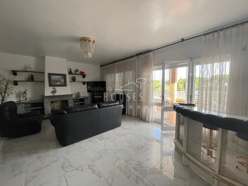 7 slaapkamer Villa te koop in Lloret de Mar met zwembad garage - € 490.000 (Ref: 3419860)