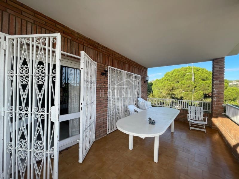 7 slaapkamer Villa te koop in Lloret de Mar met zwembad garage - € 490.000 (Ref: 3419860)