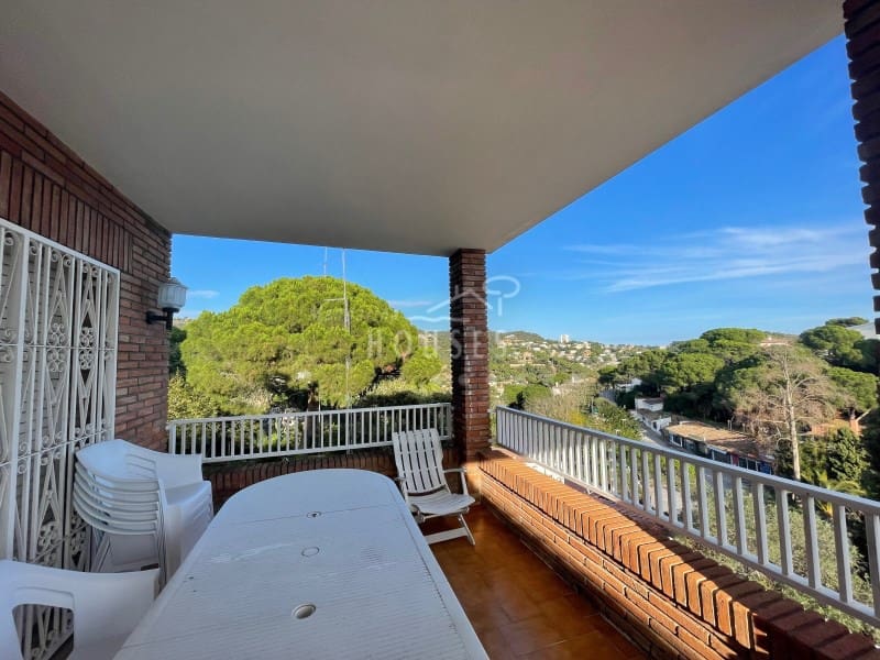 7 slaapkamer Villa te koop in Lloret de Mar met zwembad garage - € 490.000 (Ref: 3419860)