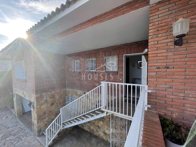 7 slaapkamer Villa te koop in Lloret de Mar met zwembad garage - € 490.000 (Ref: 3419860)